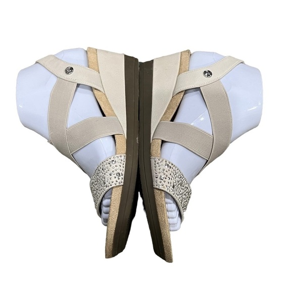 St John’s Bay Tan Embellished Slip On Strappy Wedge Sandals Size 7 1/2 Women’s - Picture 6 of 8